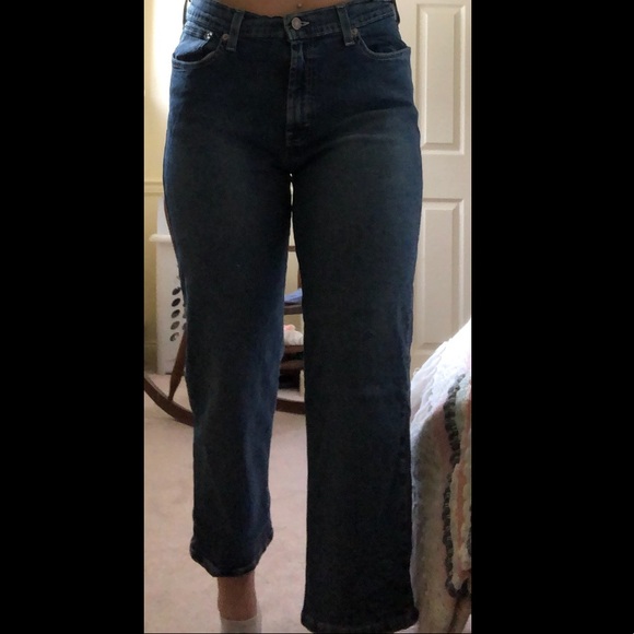Cropped Mom Jeans - Picture 2 of 6